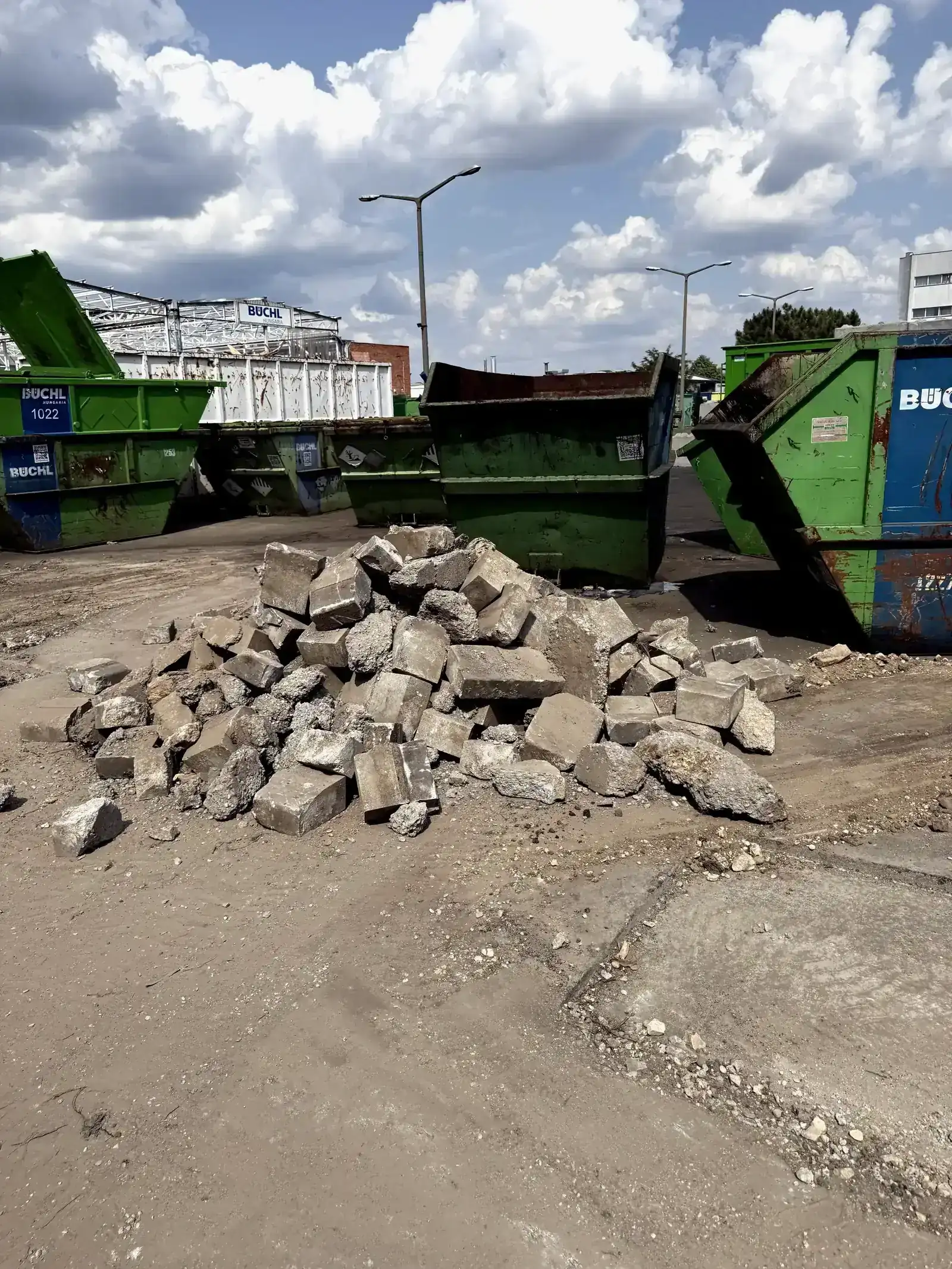 Konténer rakodás homlokrakodóval